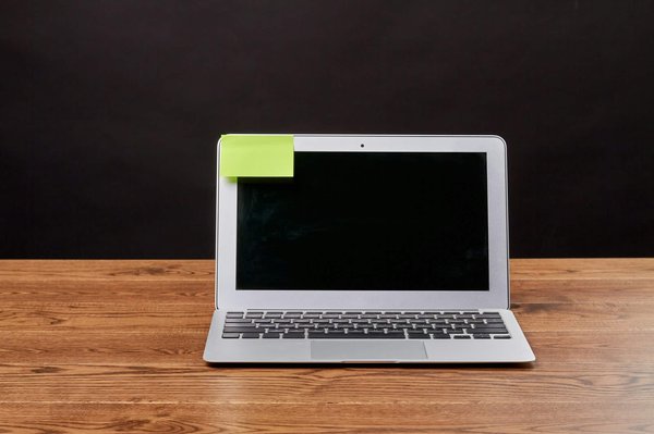Quelle version du MacBook Pro est la plus adaptée aux professionnels de la création ?